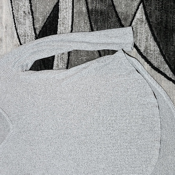 BKE GRAY RIBBED V-NECK DRAP-TAIL LONG-SLEEVED TOP - Picture 6 of 11